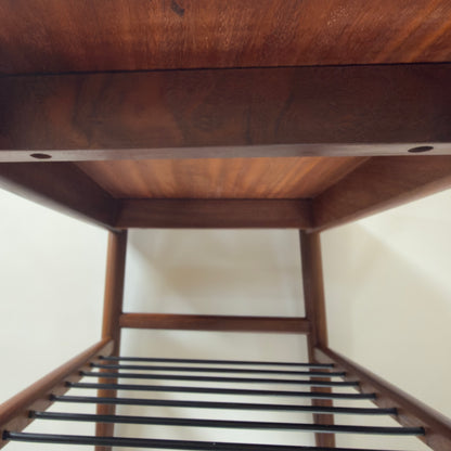 Teak rullebord / sidebord med messingdetaljer – dansk design stil