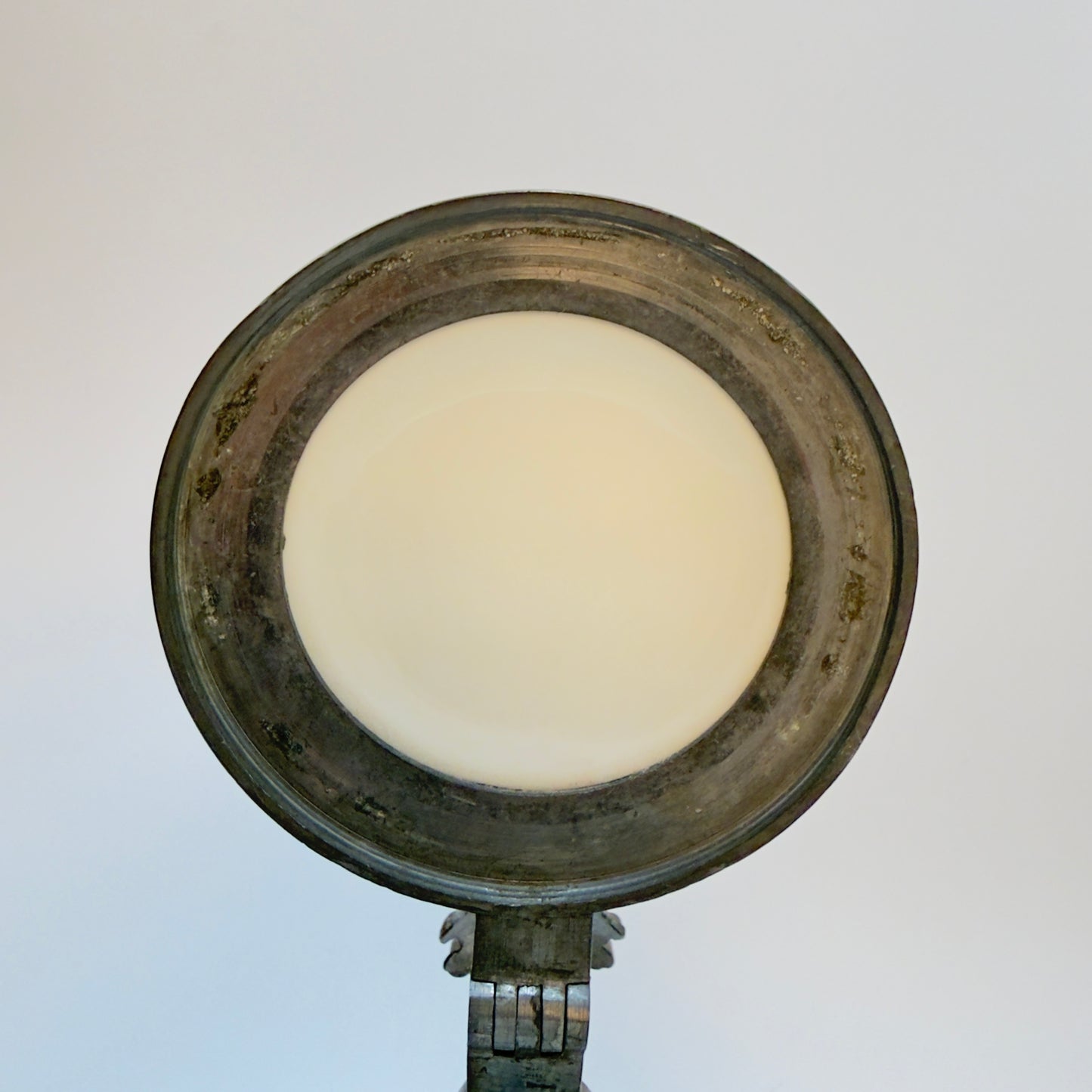 Lithophane ølkrus i porcelæn med tinlåg, 1930-40'erne