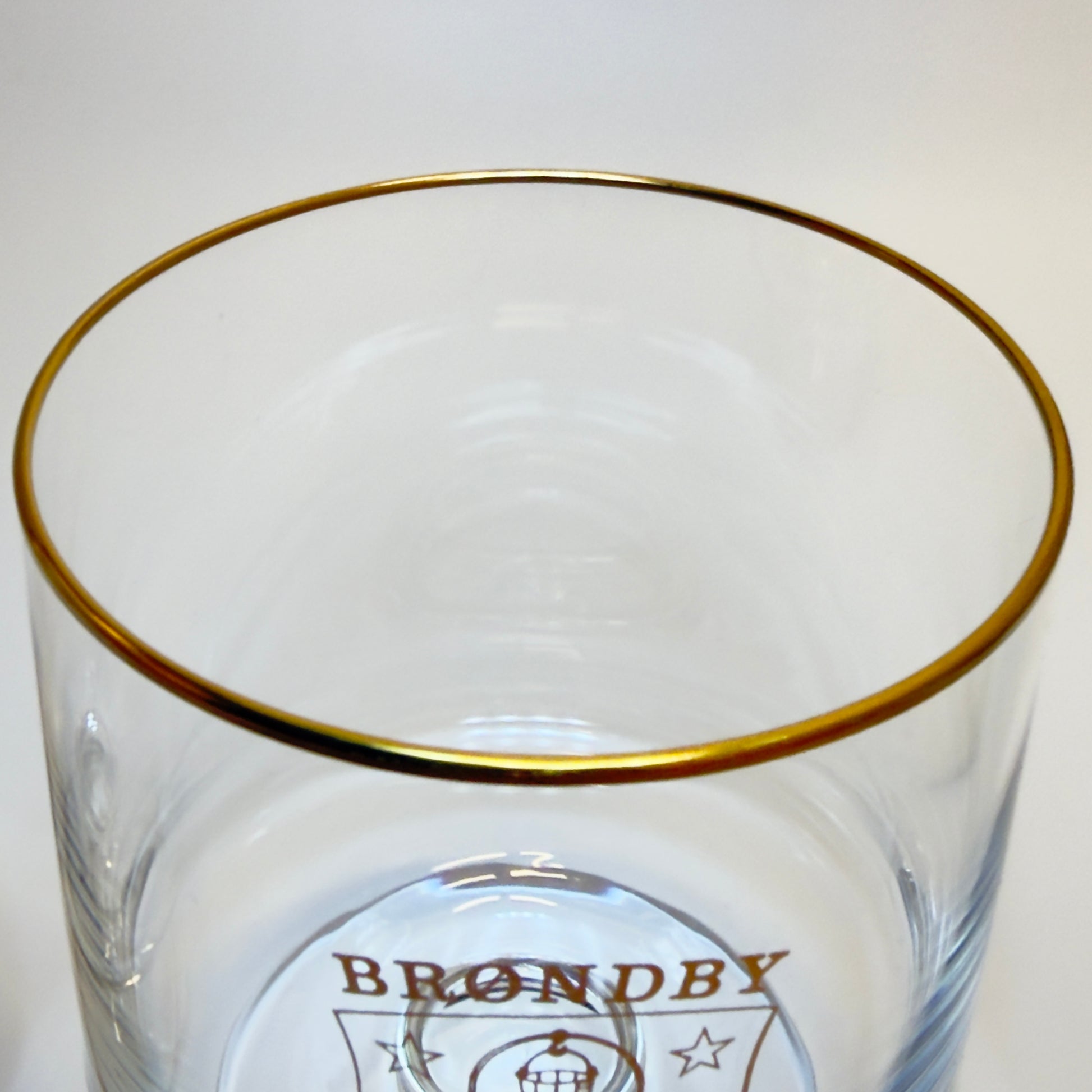 Brøndby IF souvenirglas på fod med guldkant – vintage 