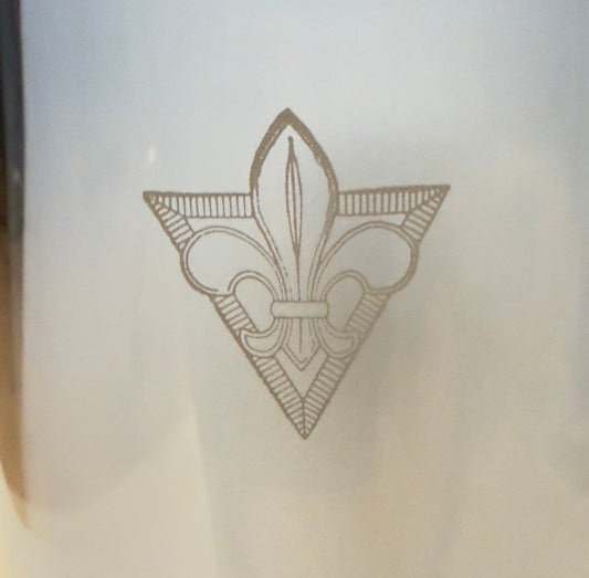 Holmegaard safir cylindrisk vase i safirblåt glas, 30,5 cm, designet af Per Lütken – med KFUM-Spejder gravering