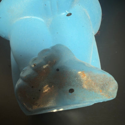 Vintage englebarn figur i keramik – lyseblå kerub