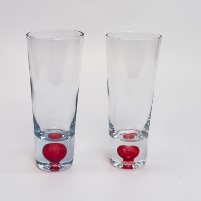 Vintage shot/snapseglas i klart kunstglas med rød indkapslet glaskugle