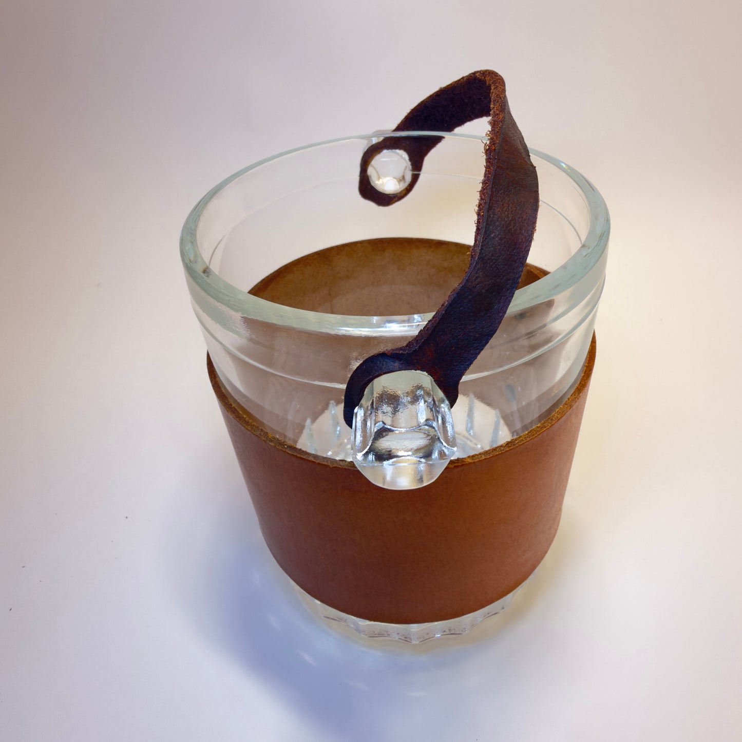 Vintage italiensk isspand i kraftigt presset glas med læder og læderhank