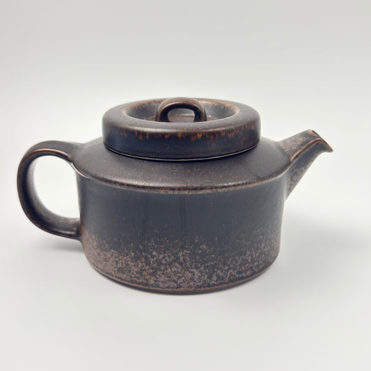 Arabia Ruska tekande i mørk reaktiv glasur fra 1960’erne