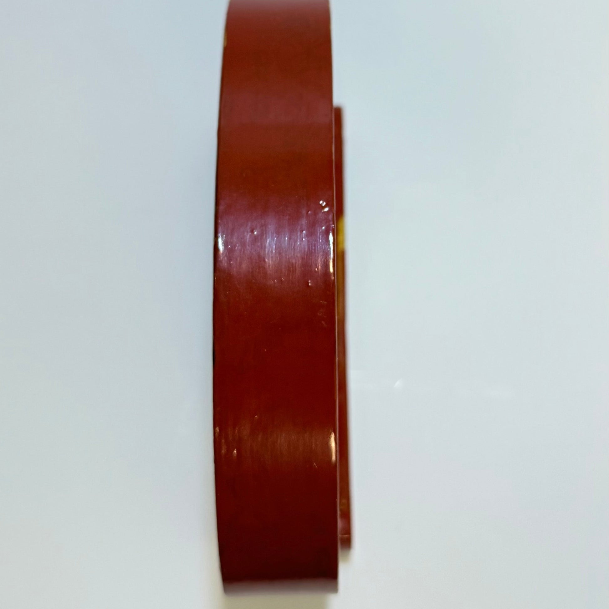 Kinesisk korkudskæring med landskab, pagode og panda udskæring i glasmontre