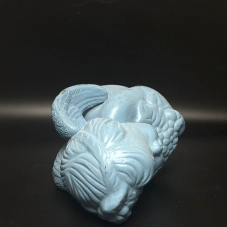 Vintage englebarn figur i keramik – lyseblå kerub
