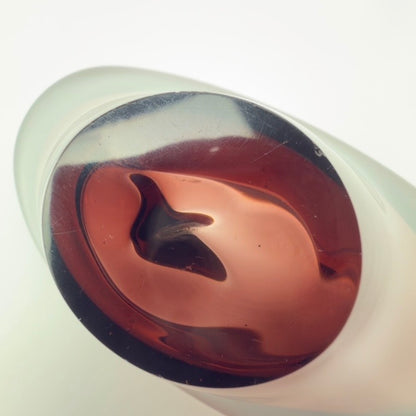 Glasskål i auberginefarvet glas – freeform 1960-70'erne, muligvis Flygsfors