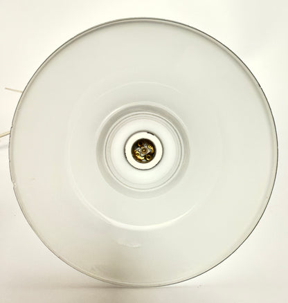 Opalglas-Pendelleuchte mit Messingaufhängung – ca. 1940–1950er Jahre