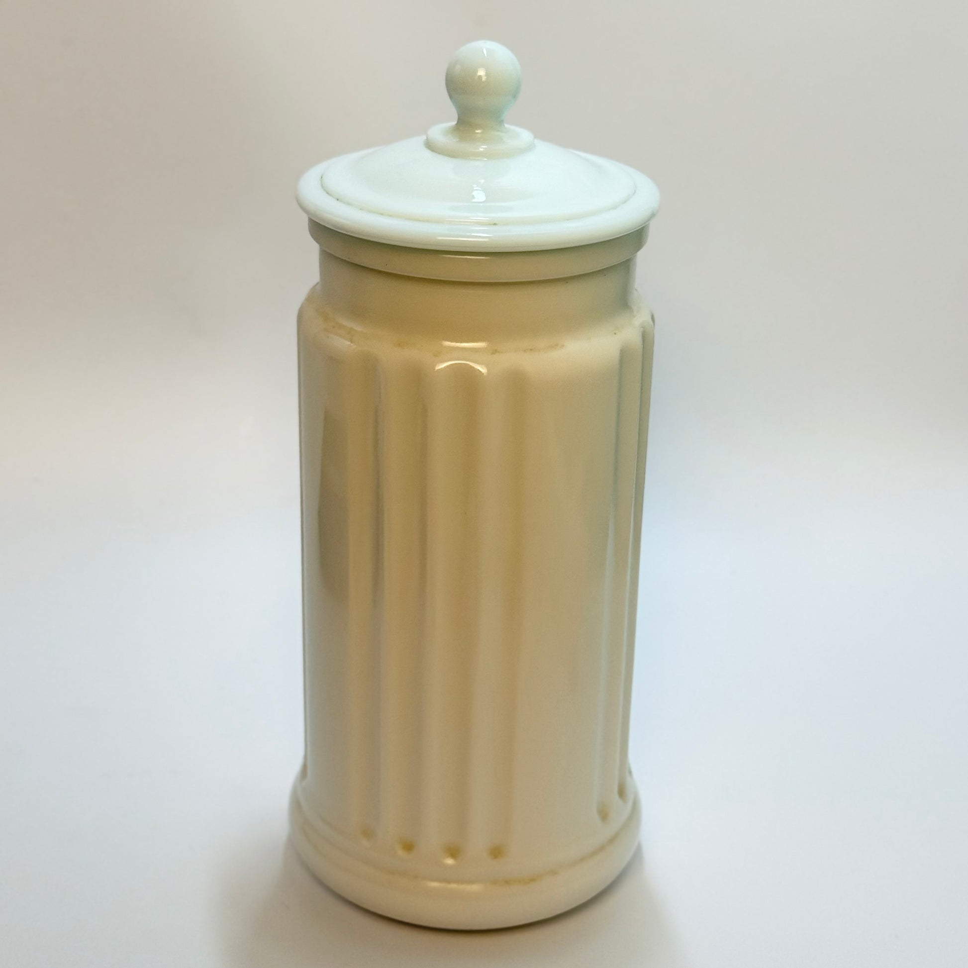 Apotekerkrukke i opalineglas med låg – vintage opbevaringskrukke – Italy præger i bund