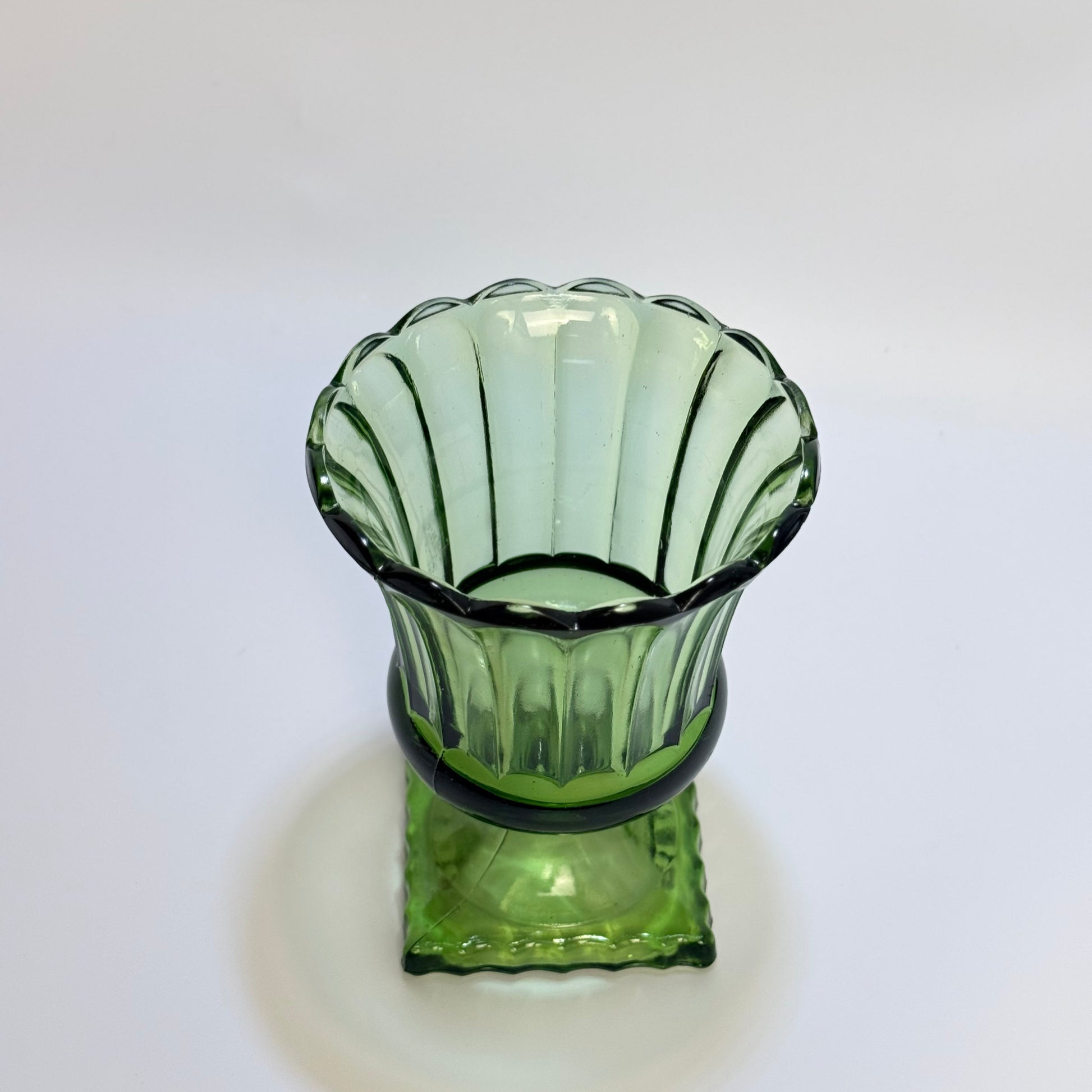 Vintage indiana glass glaspokal i avocado-grønt presset glas