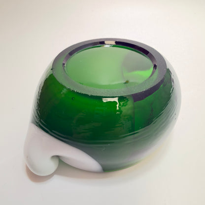 Vintage grøn/hvid skål i mundblæst kunstglas – mid-century skål