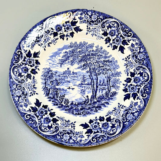 Broadhurst “The English Scene” desserttallerken i blå ironstone, 17 cm fra 1960’erne