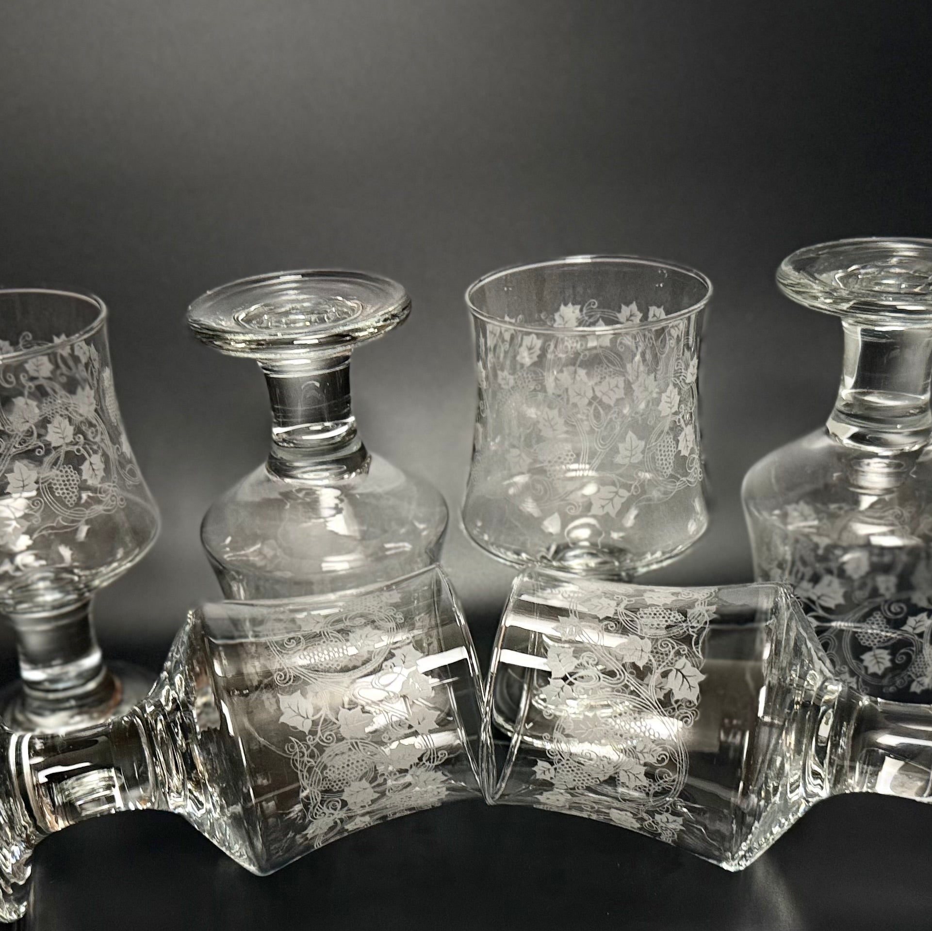 Flotte store Bacchus glas med ætset vinranke