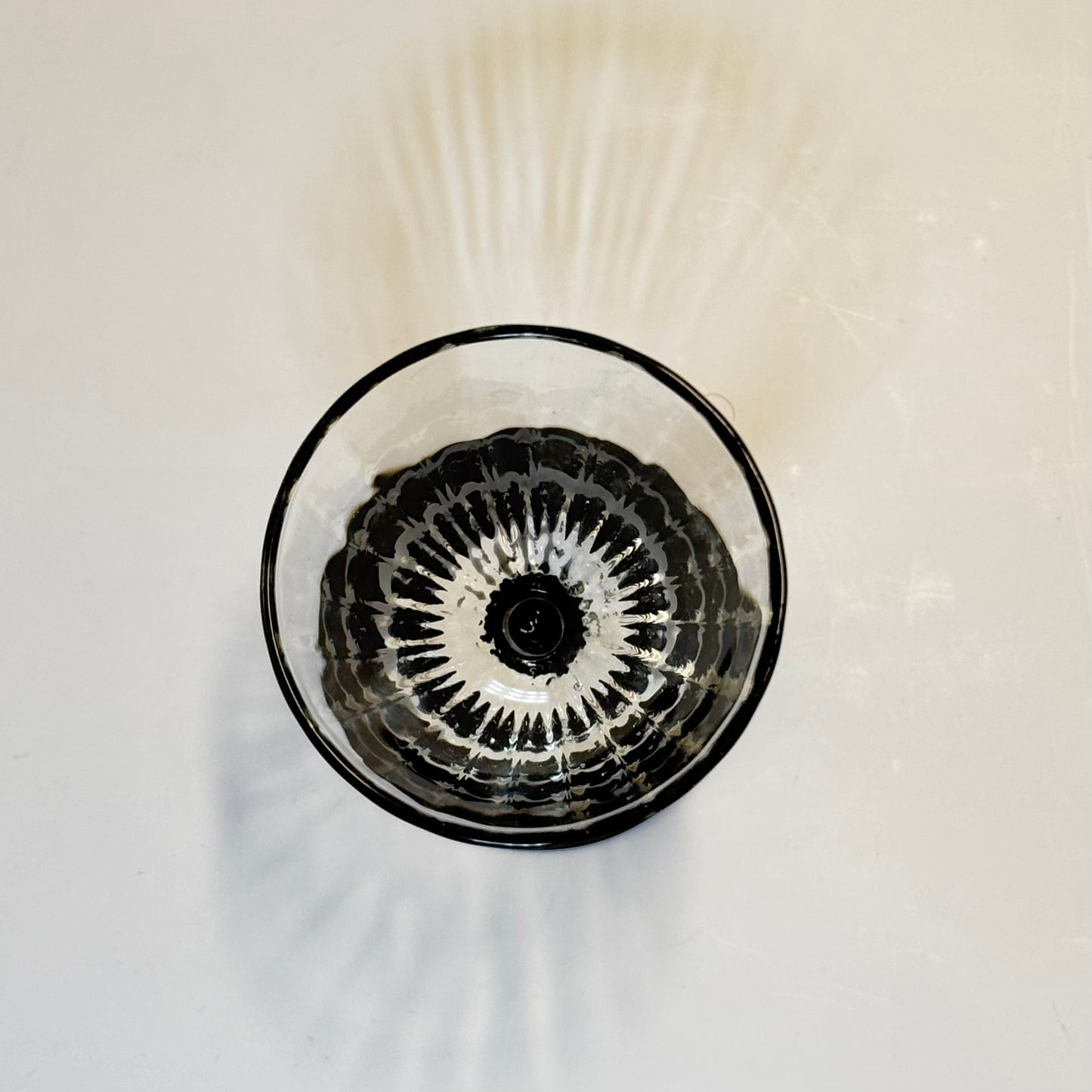 Holmegaards Klintholm med optiske striber og sort stilk og fod, portvinsglas