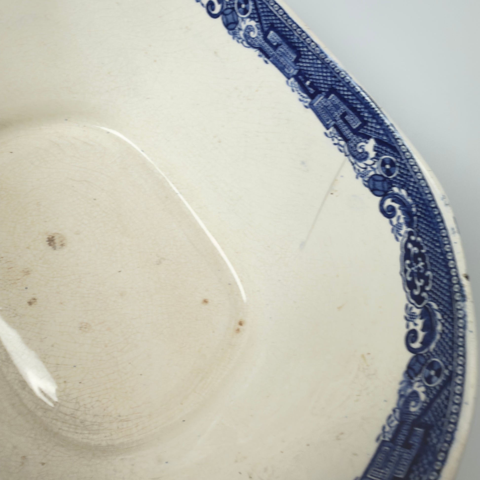 Antik J&MP Bell & Co. Blue and Willow terrin med låg