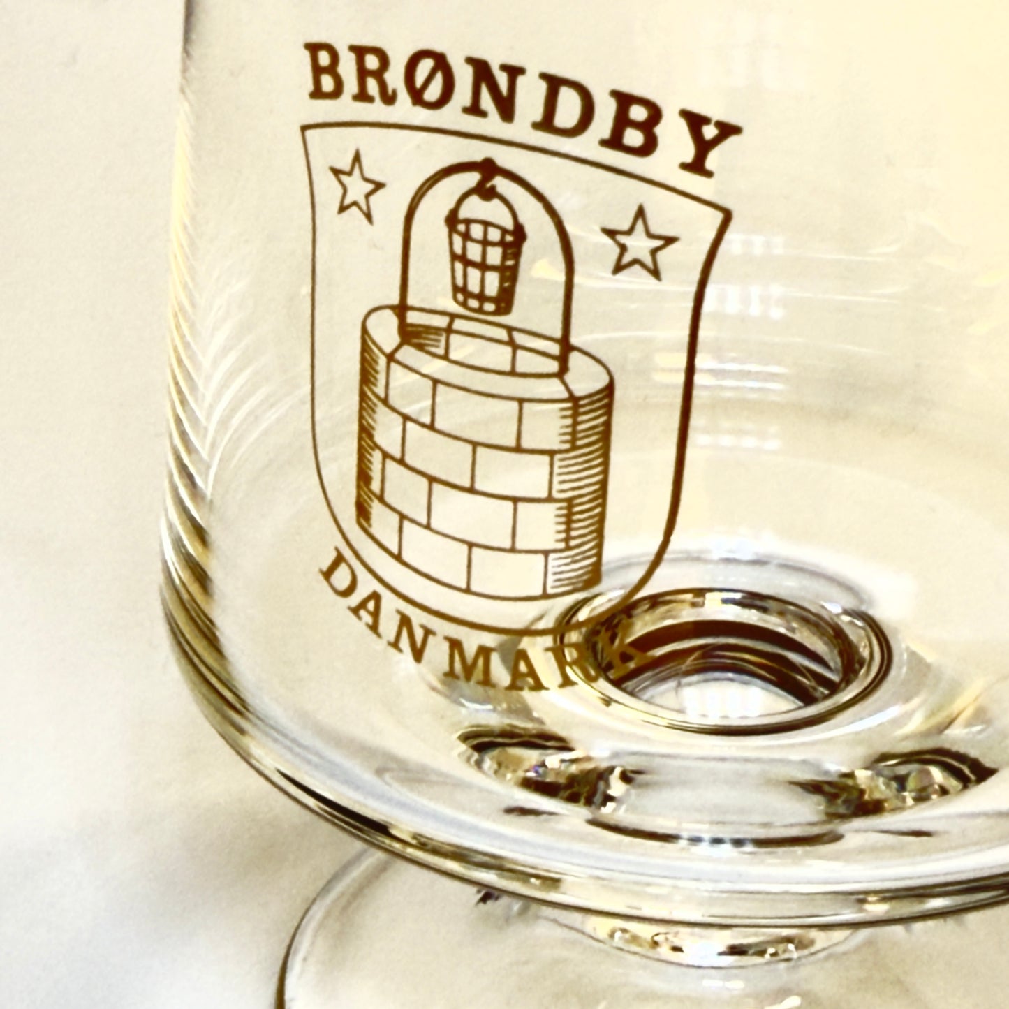 Brøndby IF souvenirglas på fod med guldkant – vintage 