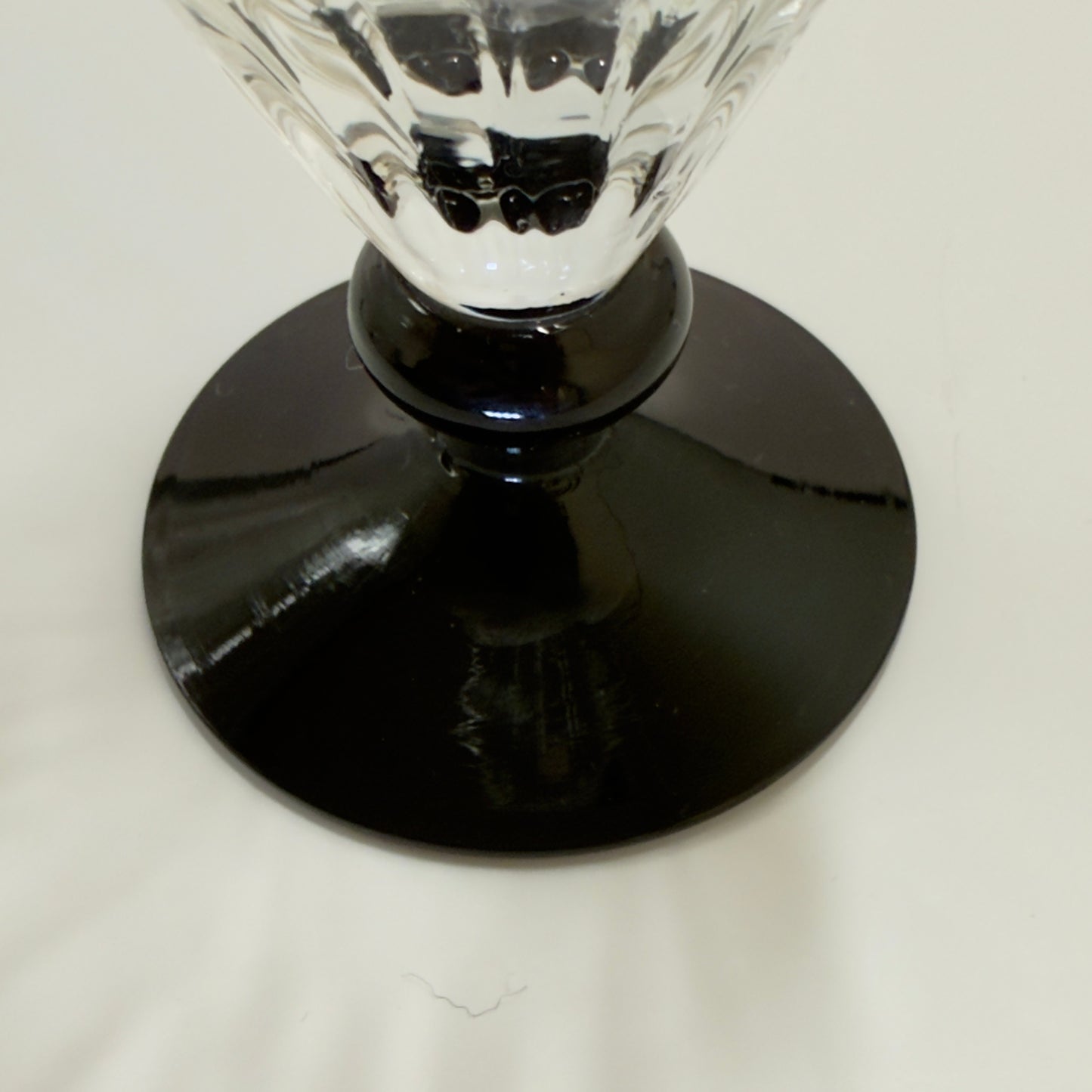 Holmegaards Klintholm med optiske striber og sort stilk og fod, portvinsglas