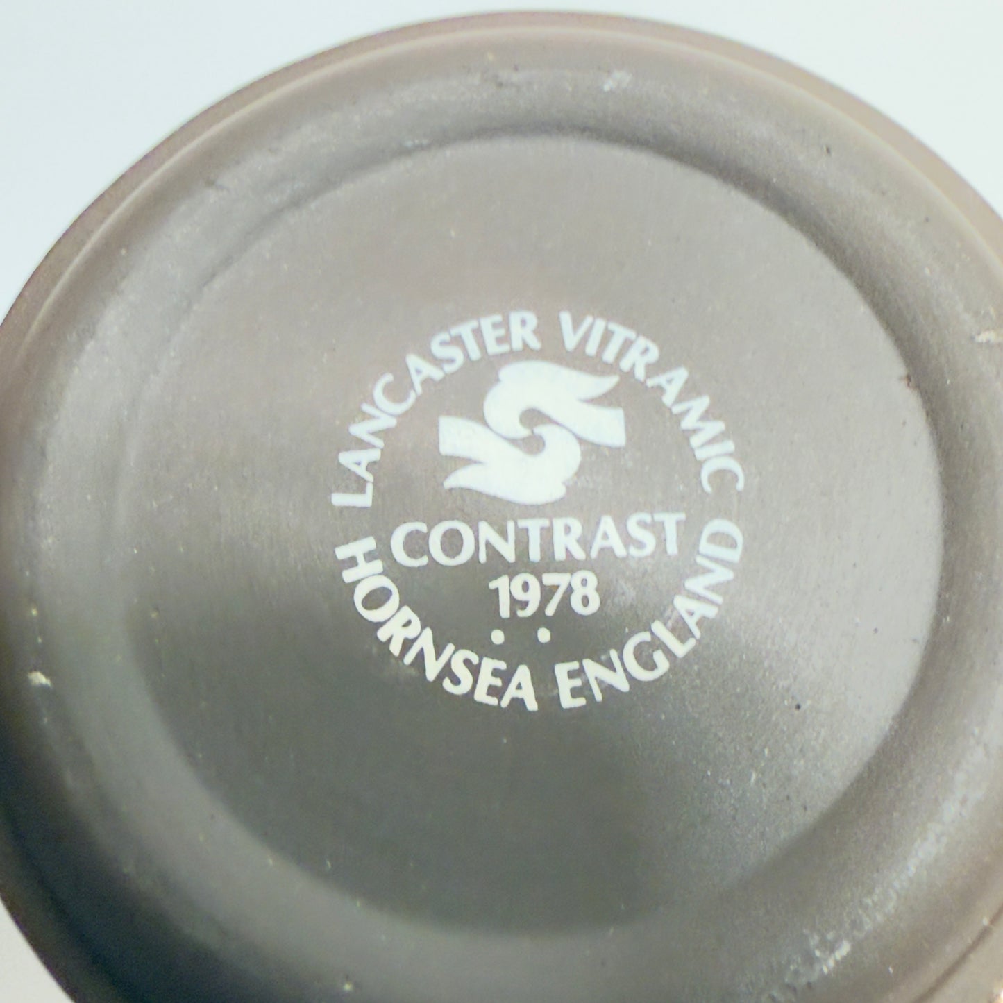 Sukkerskål og flødekandesæt fra Hornsea Pottery Contrast-serie, England, 1978