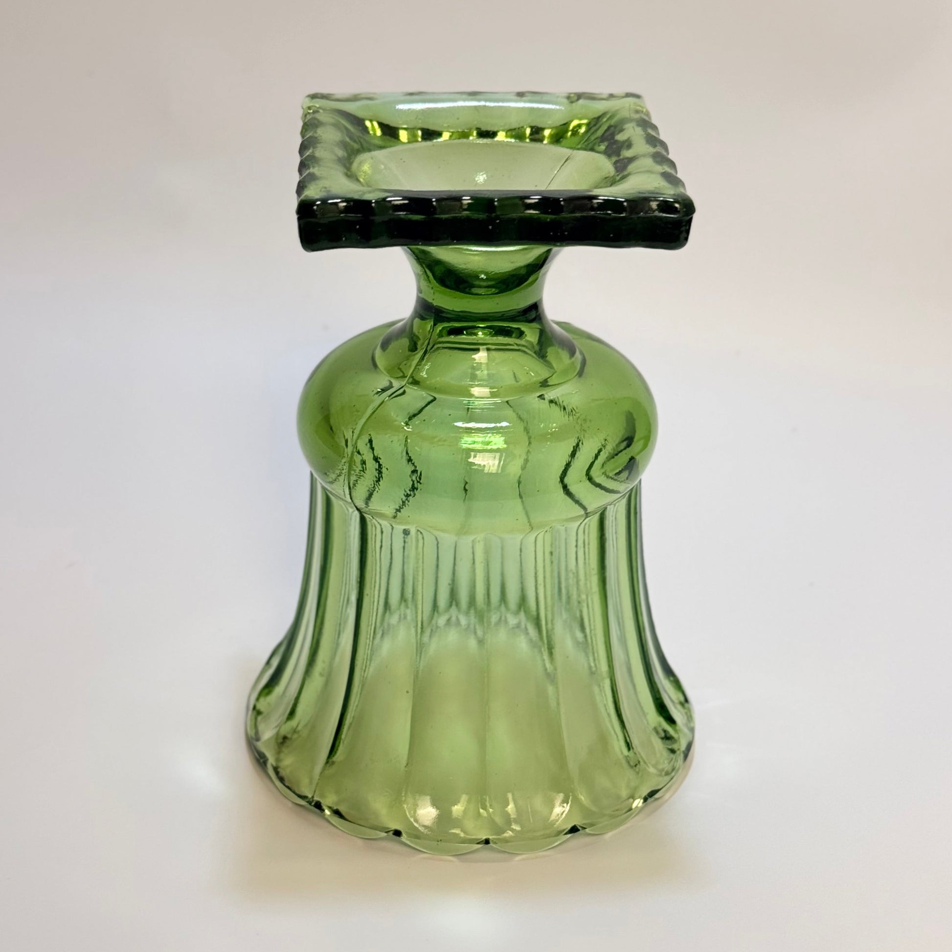 Vintage indiana glass glaspokal i avocado-grønt presset glas