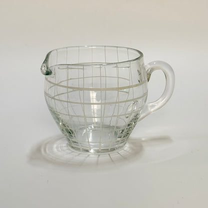 Vintage flødekande i klart glas med hvidt gittermønster – mid century design