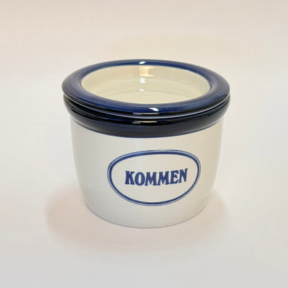 Knabstrup krydderikrukke med låg, hvid og blå glasur - til “Kommen”