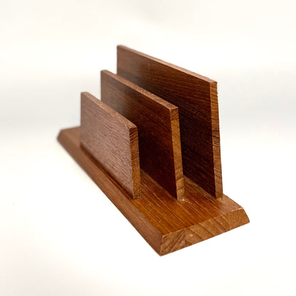 Dansk vintage brevholder i massiv teak