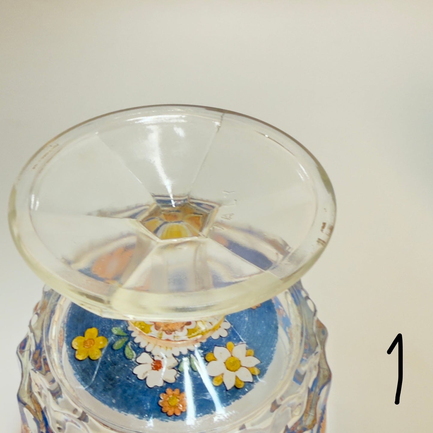 VARIANT 1 - Italiensk champagne/dessertskål på fod i emaljemalet glas – 1960’erne