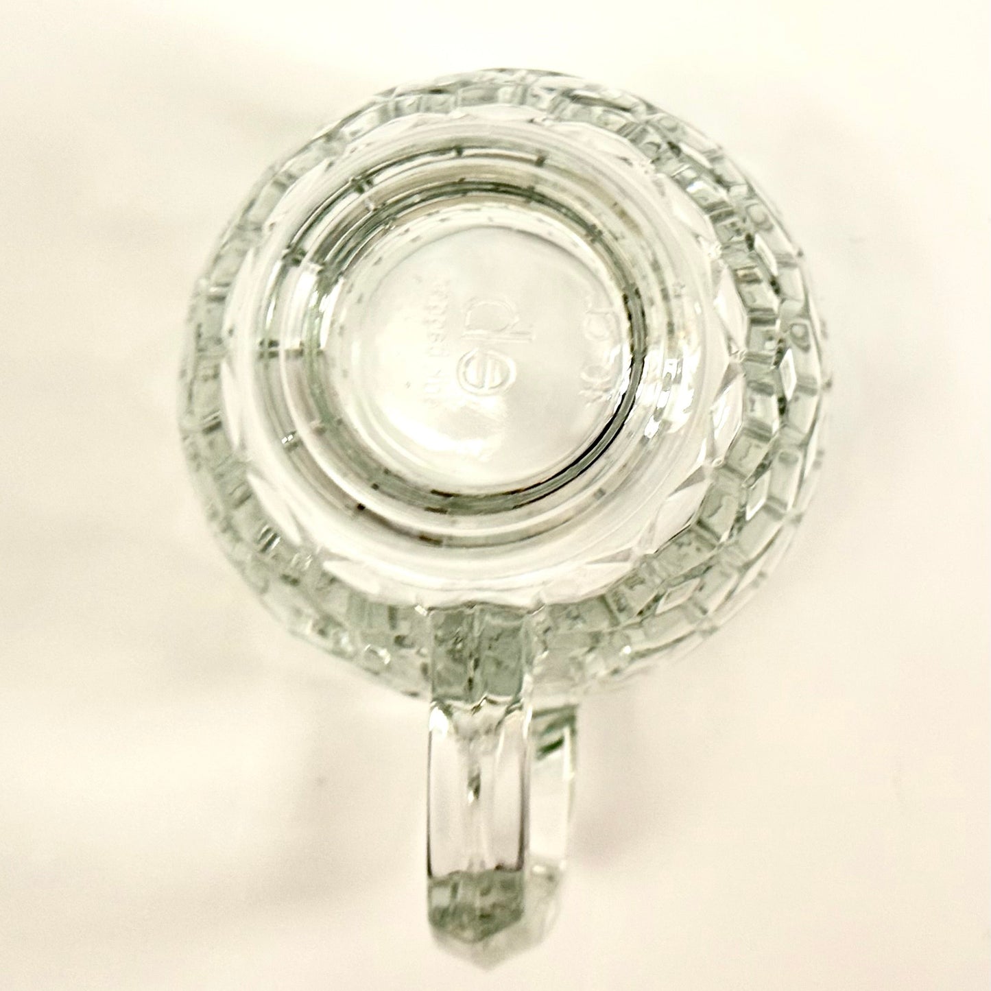 Erik Bagger ølkrus i solidt presset glas med hexagonmønster - 40 cl