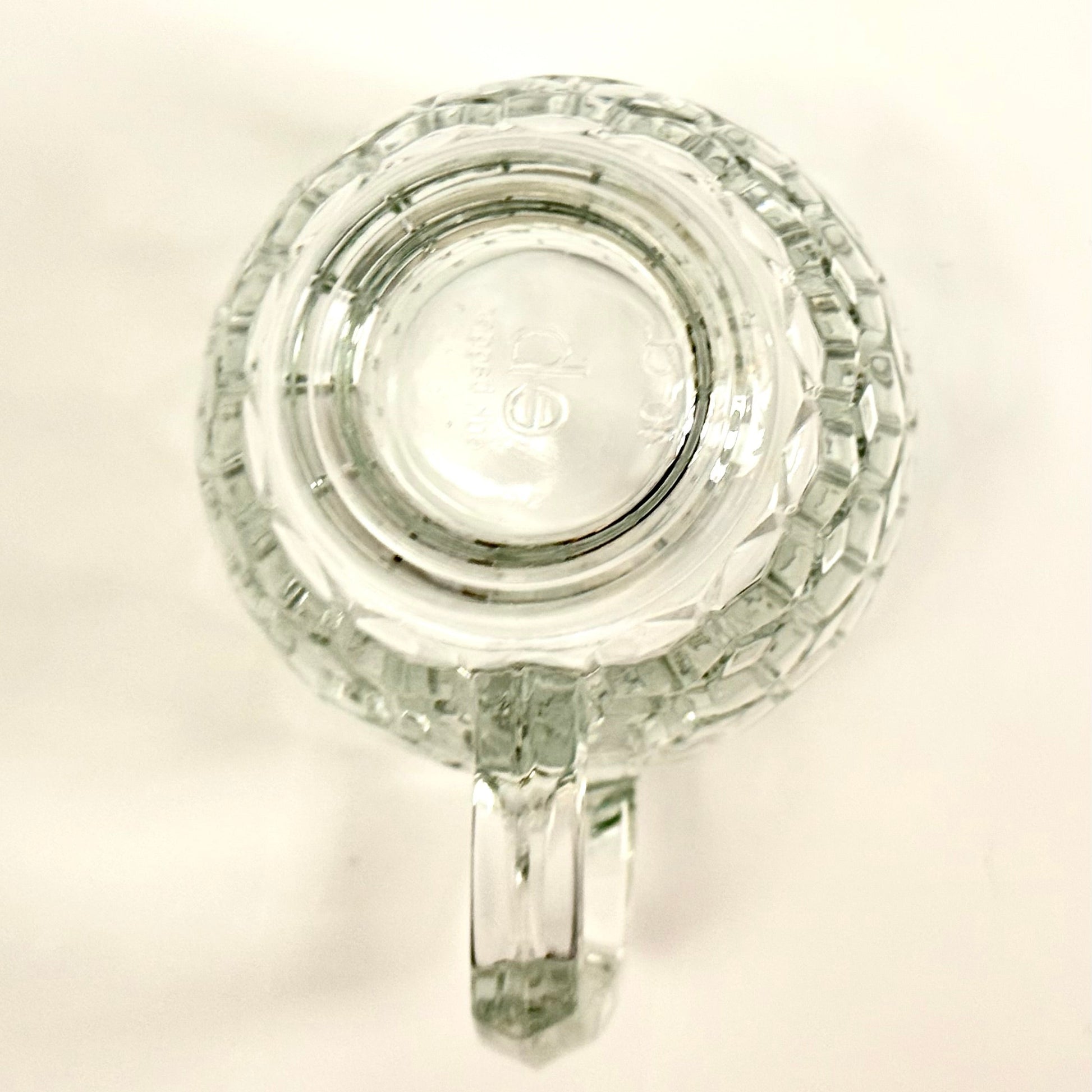 Erik Bagger ølkrus i solidt presset glas med hexagonmønster - 40 cl