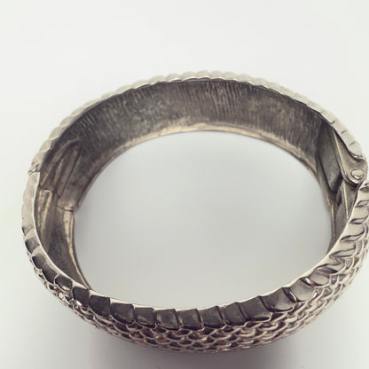 Vintage sølvfarvet manchetarmbånd med vævet mesh-design