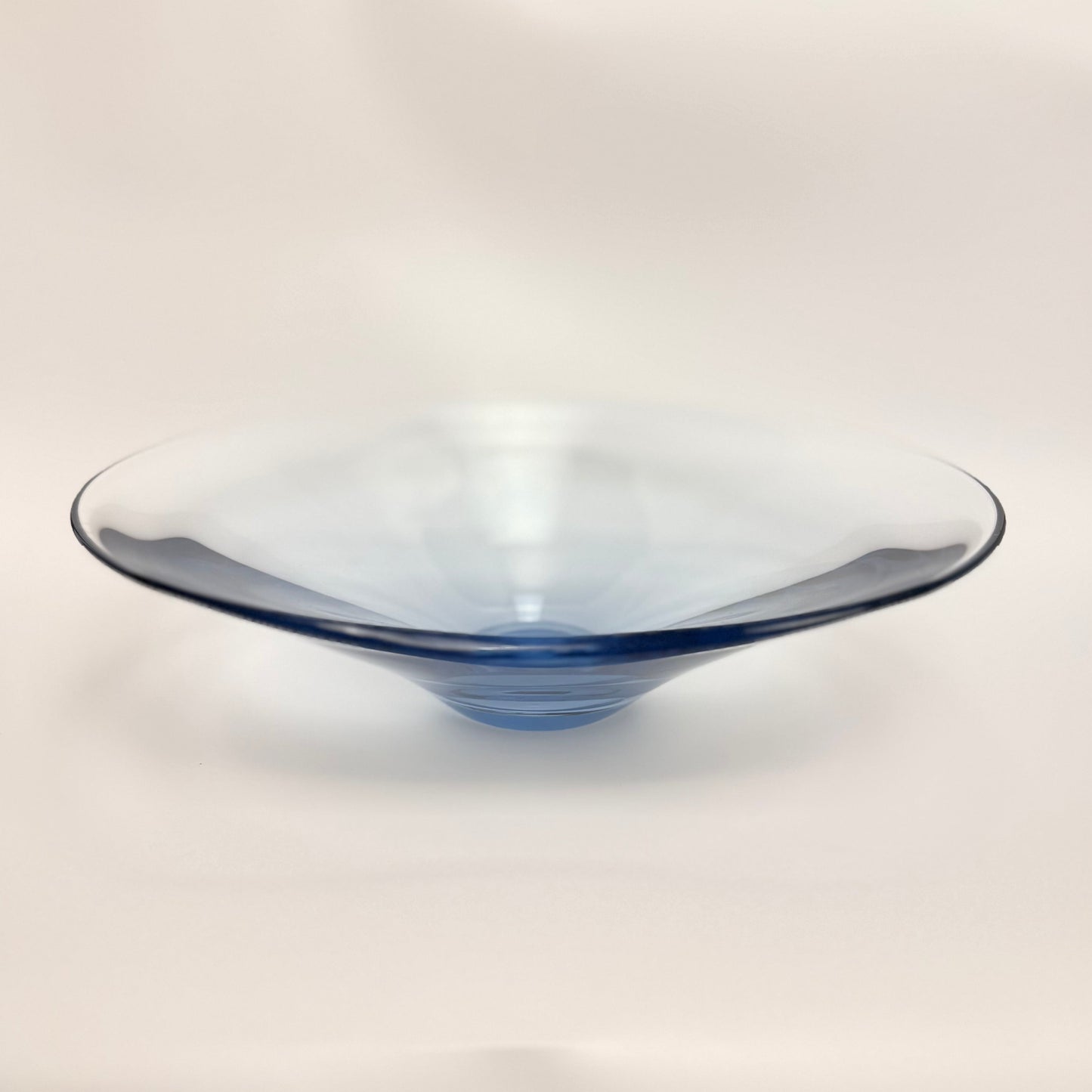 Stor Holmegaard skål i blåtonet glas – design Per Lütken, 1959