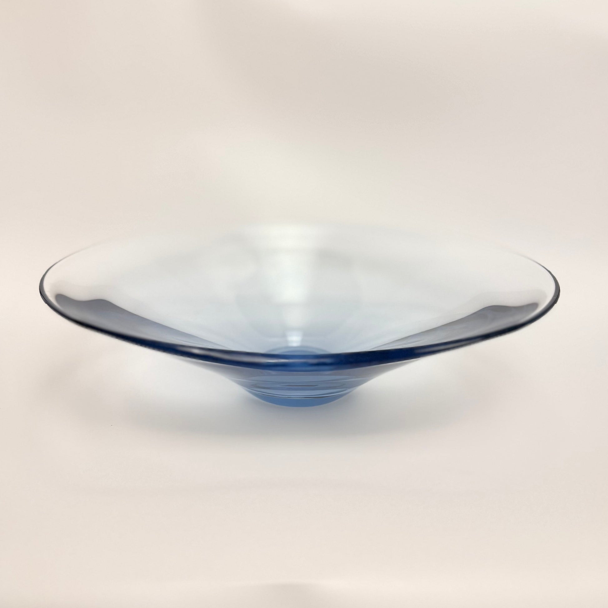 Stor Holmegaard skål i blåtonet glas – design Per Lütken, 1959