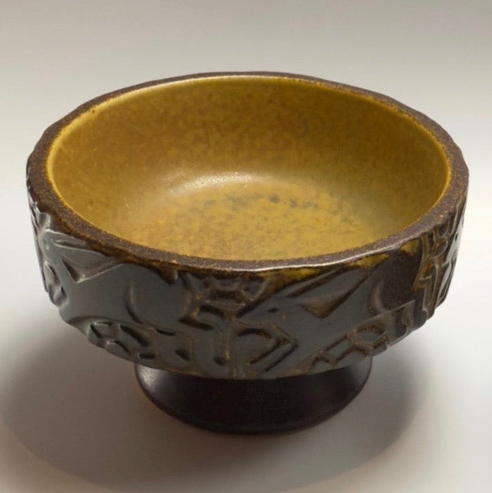 Michael Andersen & Søn reliefskål på opsats i brun glasur