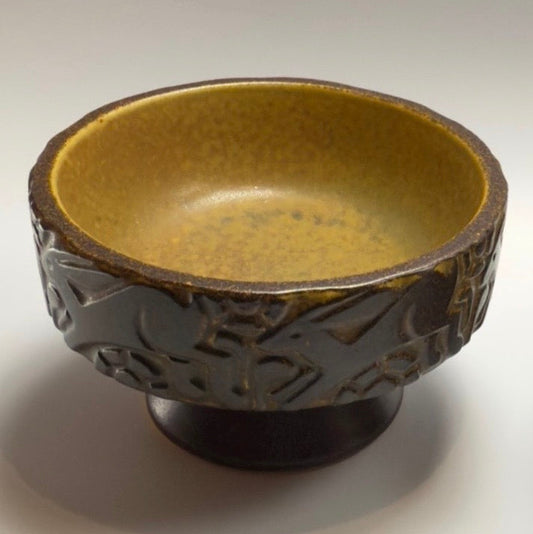 Michael Andersen & Søn reliefskål på opsats i brun glasur