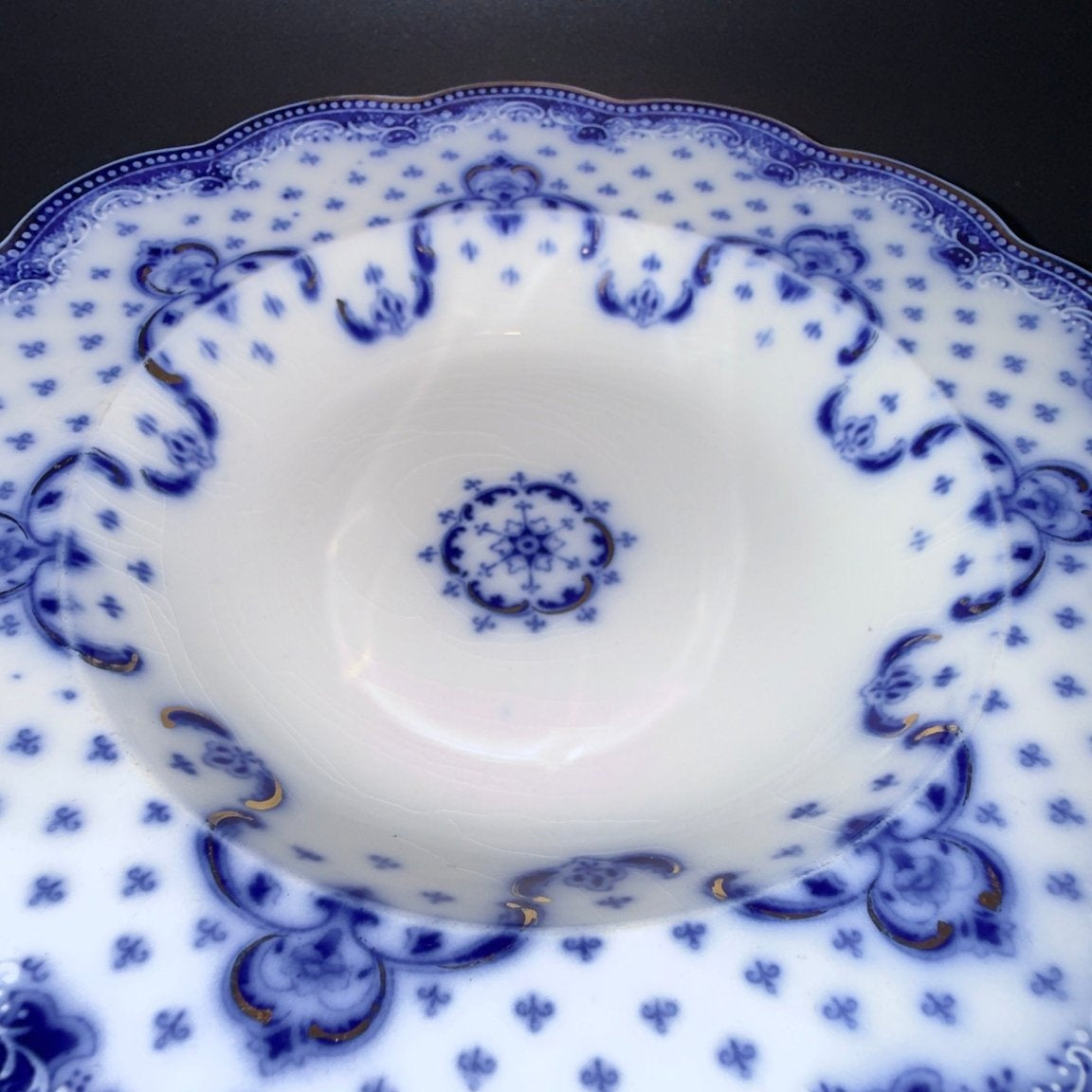 Antik engelsk Losol Ware middagstallerken – W. H. Grindley, Staffordshire (Keele), ca. 1890–1910 - Frøken Lilly