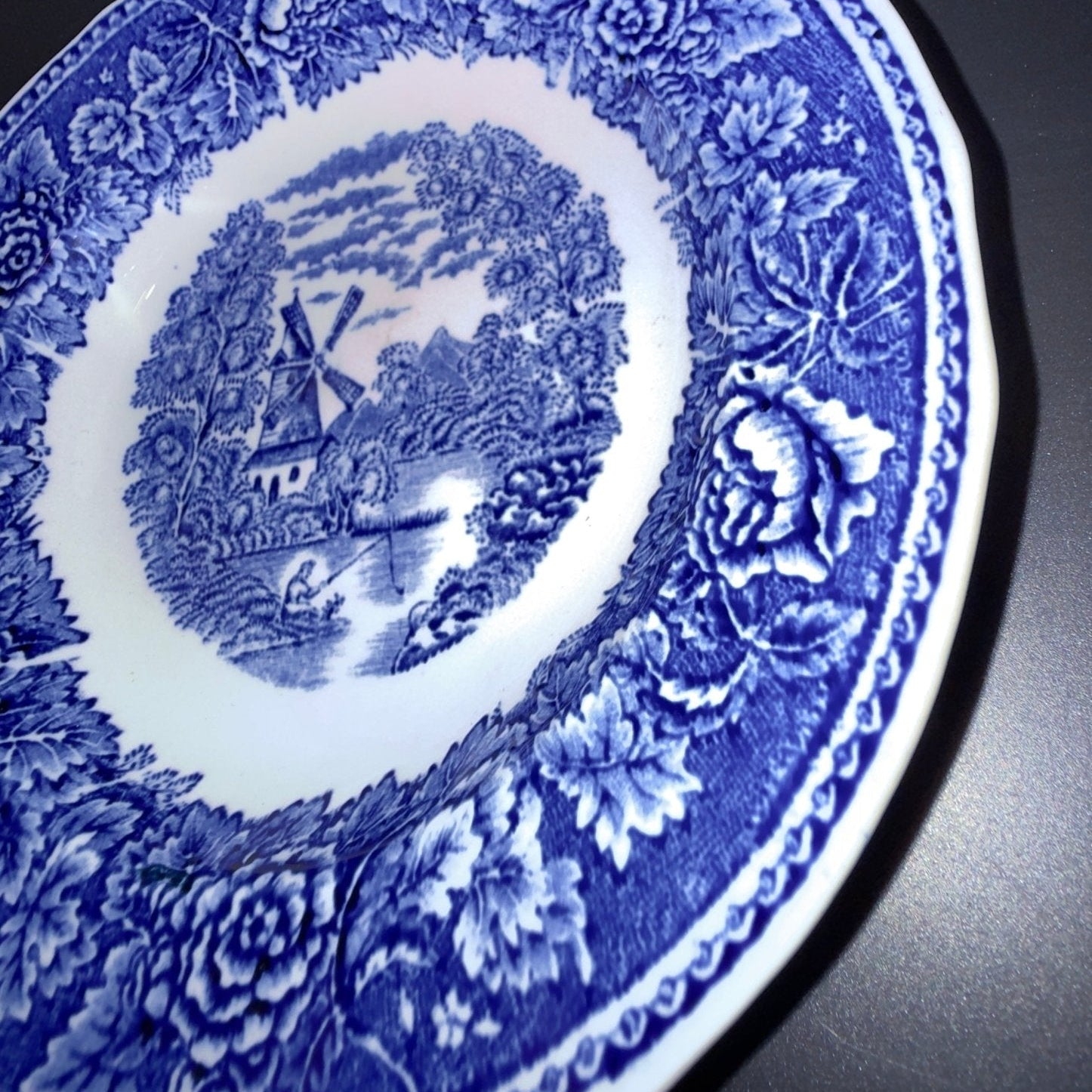 Arabia “Sininen Maisema” (Blue Landscape) tallerken med vindmølle – 1968