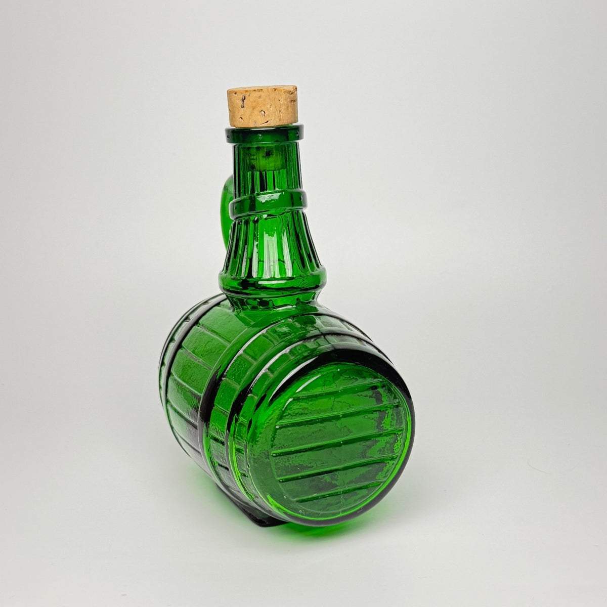 Belgisk vintage karaffel i grønt glas tøndeform
