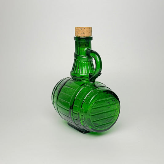 Belgisk vintage karaffel i grønt glas – tøndeform - Frøken Lilly