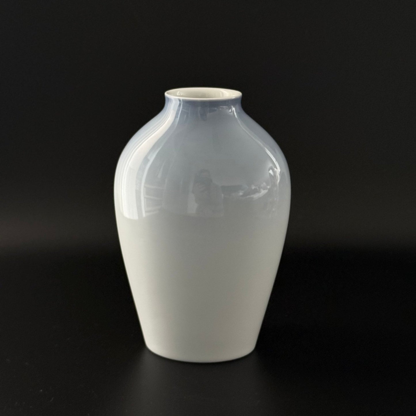 Bing & Grøndahl vase med motiv fra Den Gamle By nr. 1302 - 6238 - Frøken Lilly