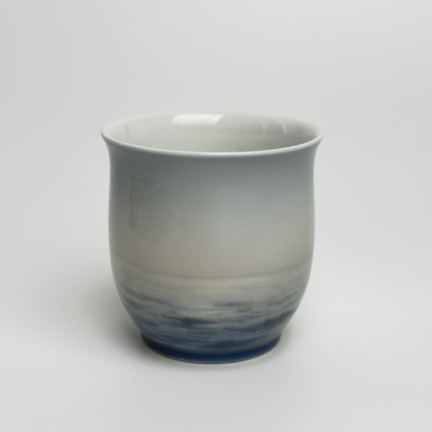 Bing & Grøndahl porcelænsbæger med sejlbåd – nr. 87/8 601A - Frøken Lilly