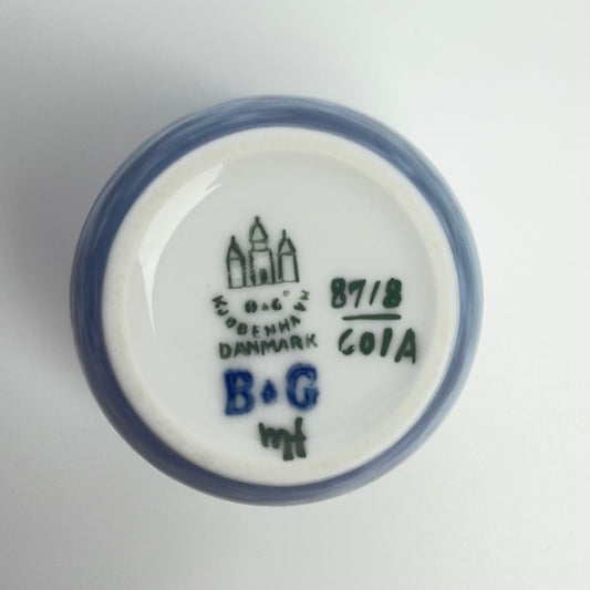 Bing & Grøndahl porcelænsbæger med sejlbåd – nr. 87/8 601A - Frøken Lilly