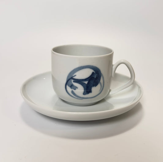 Bing & Grøndahl, serien Blå Koppel, kop med underkop 305 102 - Frøken Lilly