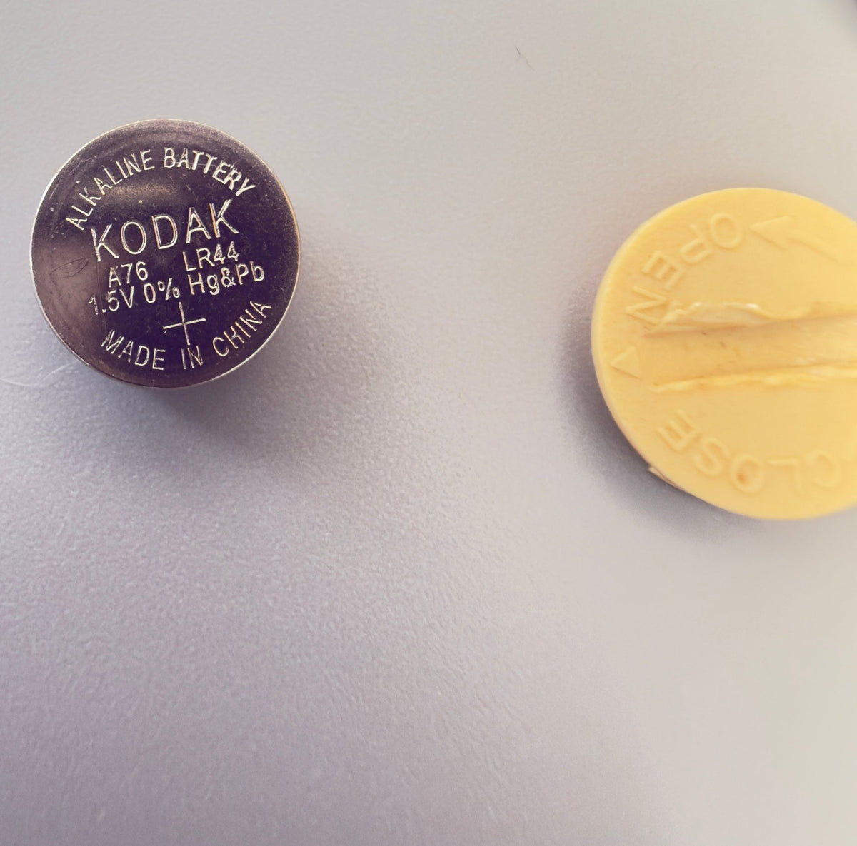 Bristol-Myers Centennial 1987 bordur/rejseur med alarm – firmamemorabilia - Frøken Lilly