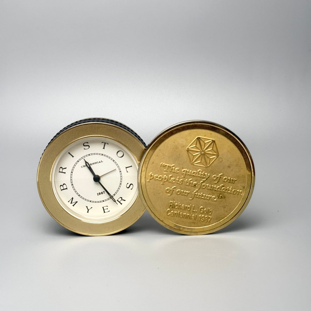 Bristol-Myers Centennial 1987 bordur/rejseur med alarm – firmamemorabilia - Frøken Lilly