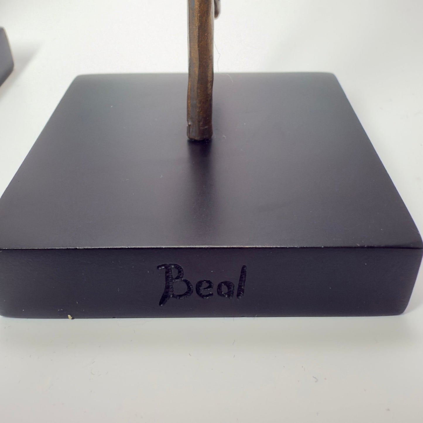 Dansemus – Beal figur i kobber og farvet resin - Frøken Lilly