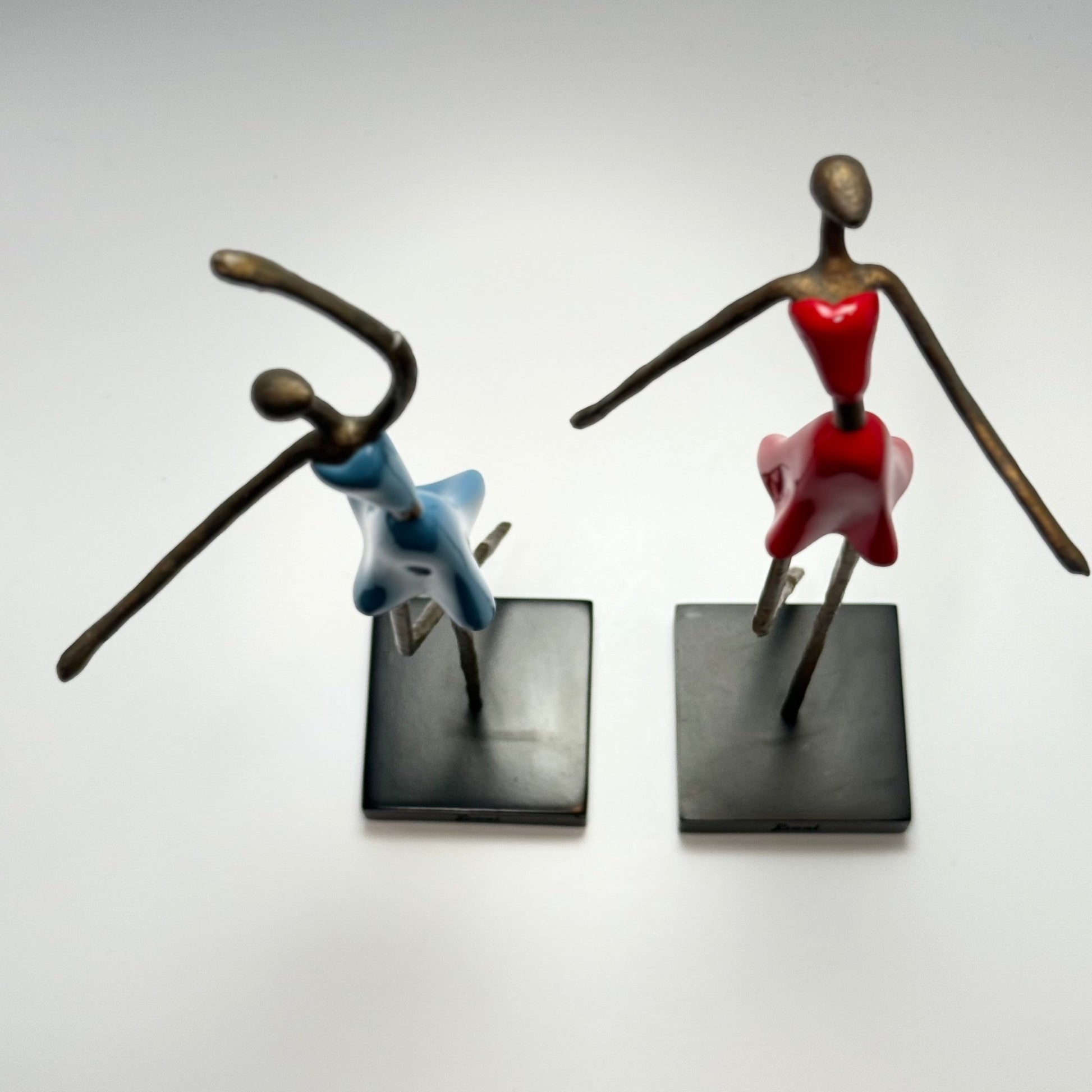 Dansemus – Beal figur i kobber og farvet resin - Frøken Lilly