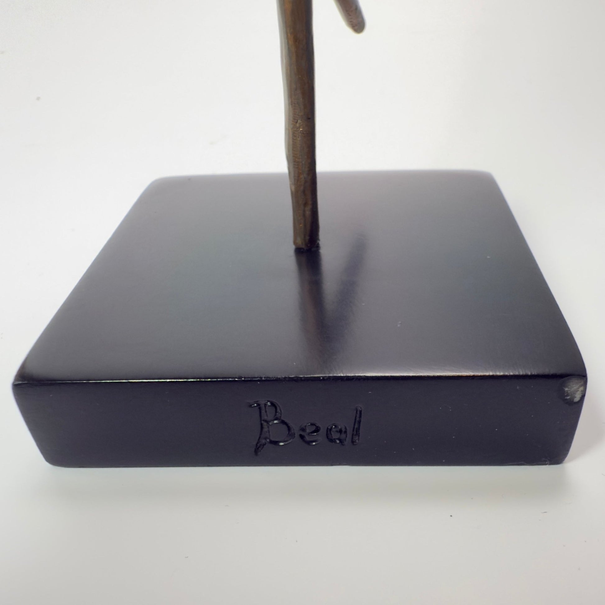 Dansemus – Beal figur i kobber og farvet resin - Frøken Lilly