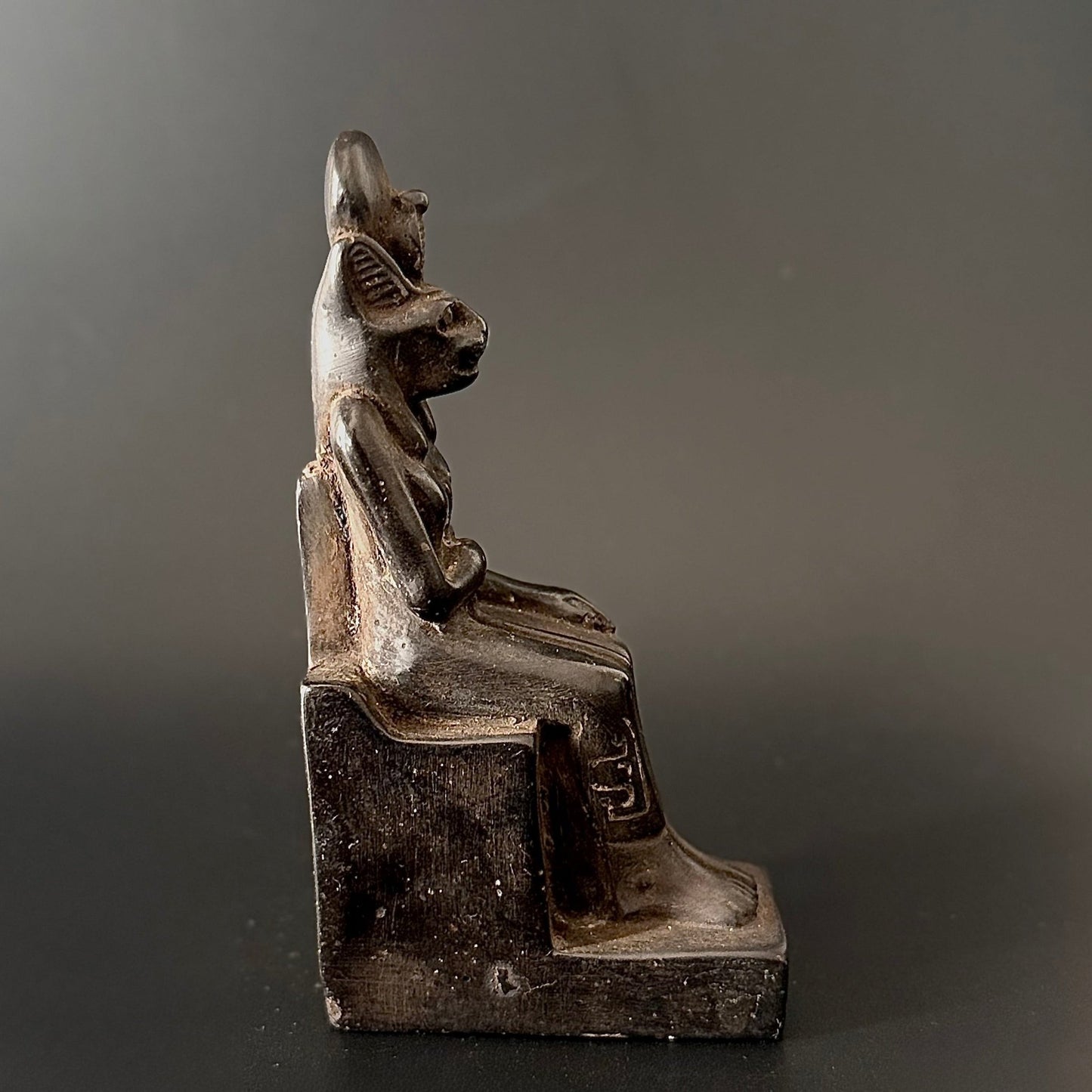Egyptisk figur Hathor gudinde siddende dekorationsfigur - Frøken Lilly