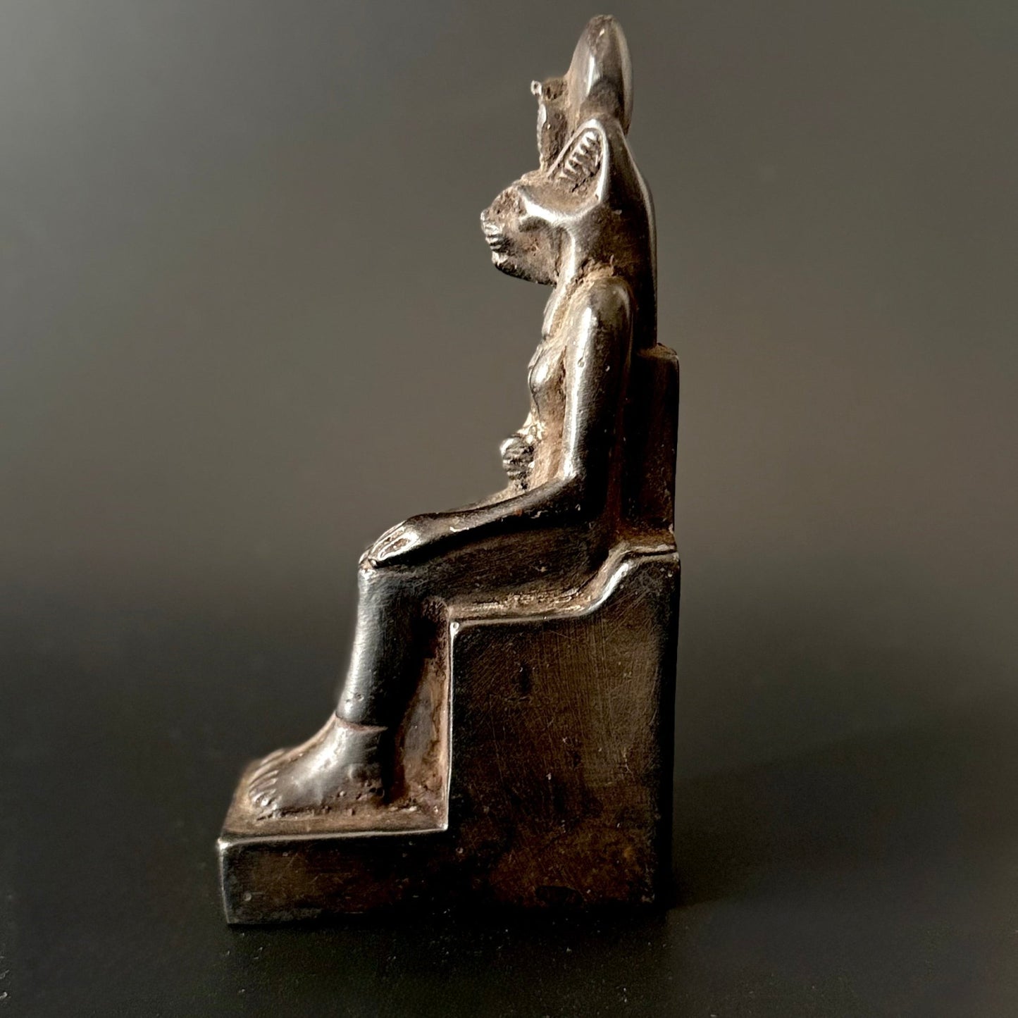 Egyptisk figur Hathor gudinde siddende dekorationsfigur - Frøken Lilly