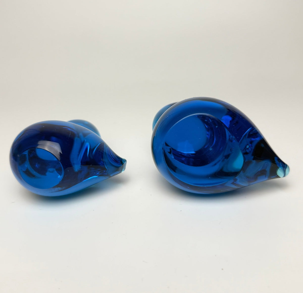 FM Konstglas / FM Ronneby “Pippi” blå glasfugle brevpressere – Josef Marcolin - Frøken Lilly